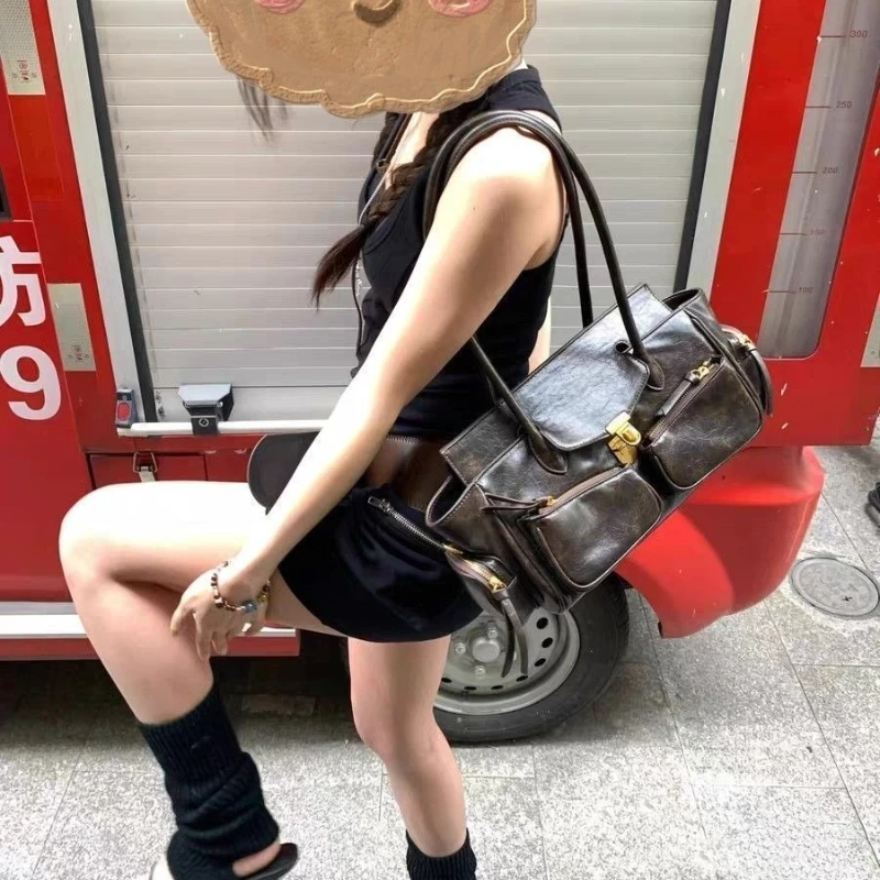 

New High-end Spice Girl Portable Locomotive Bag Foreign-style Commuter Bags Fashion Big-capacity Versatile Autumn Winter Pack