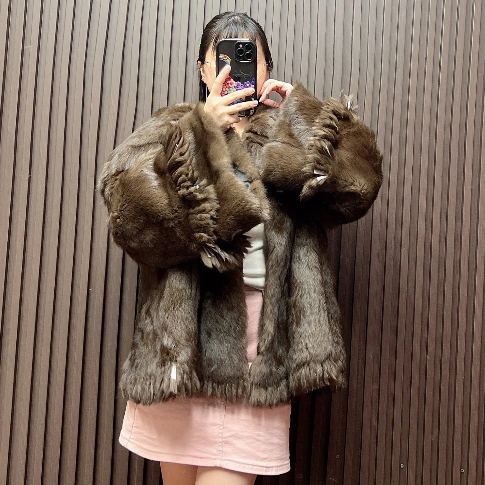 

Новая зимняя шуба из натурального кроличьего меха коричневого цвета, куртка из натурального меха с кисточками, большой воротник, расклешенные рукава