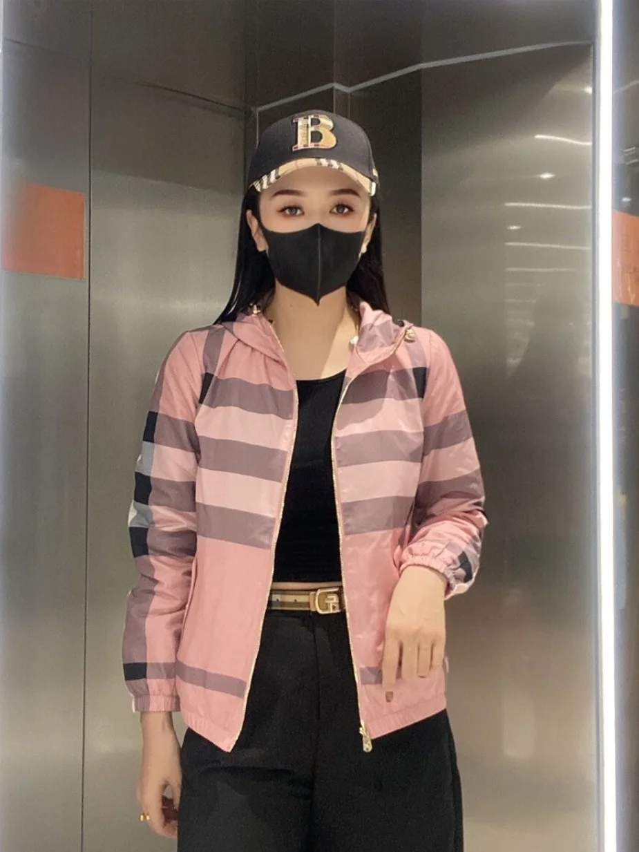 

Весенне-осенняя женская тонкая повседневная универсальная свободная куртка с капюшоном в полоску для города, приталенная...