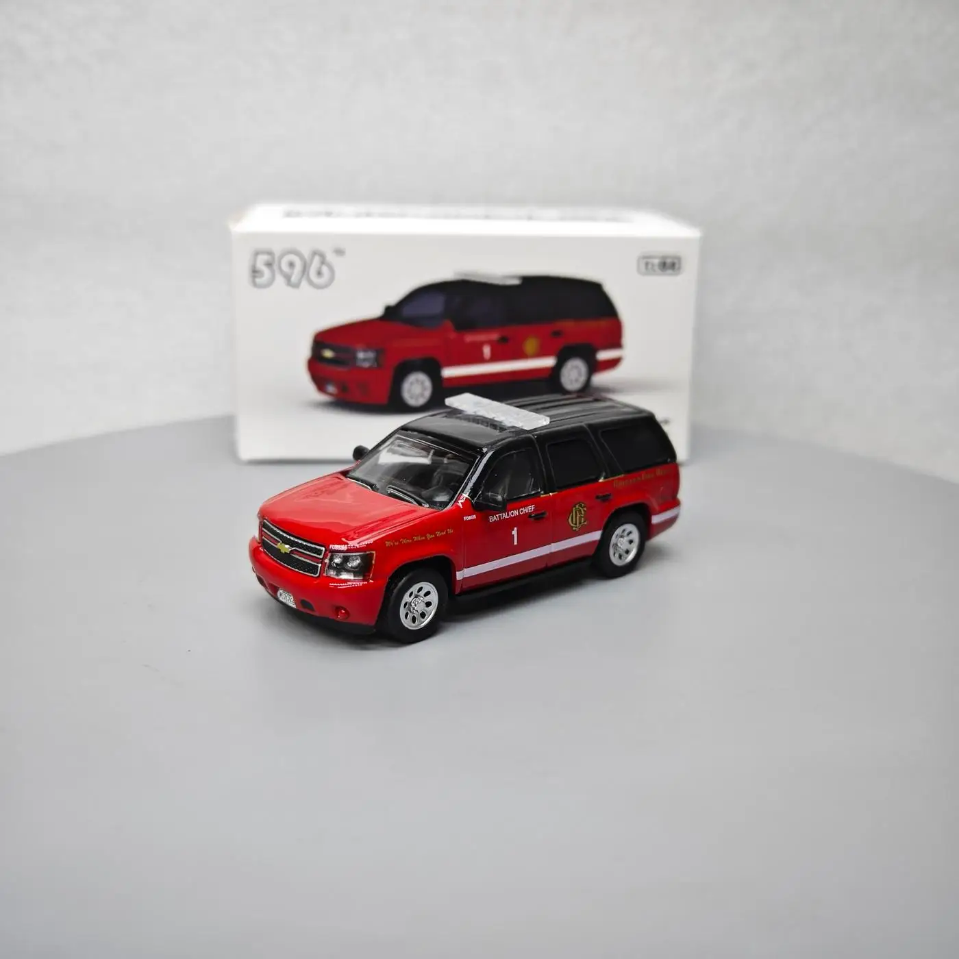 

596 1:64 Chevrolet Tahoe Fire полицейская машина Коллекция игрушечных моделей игрушечных моделей автомобиля