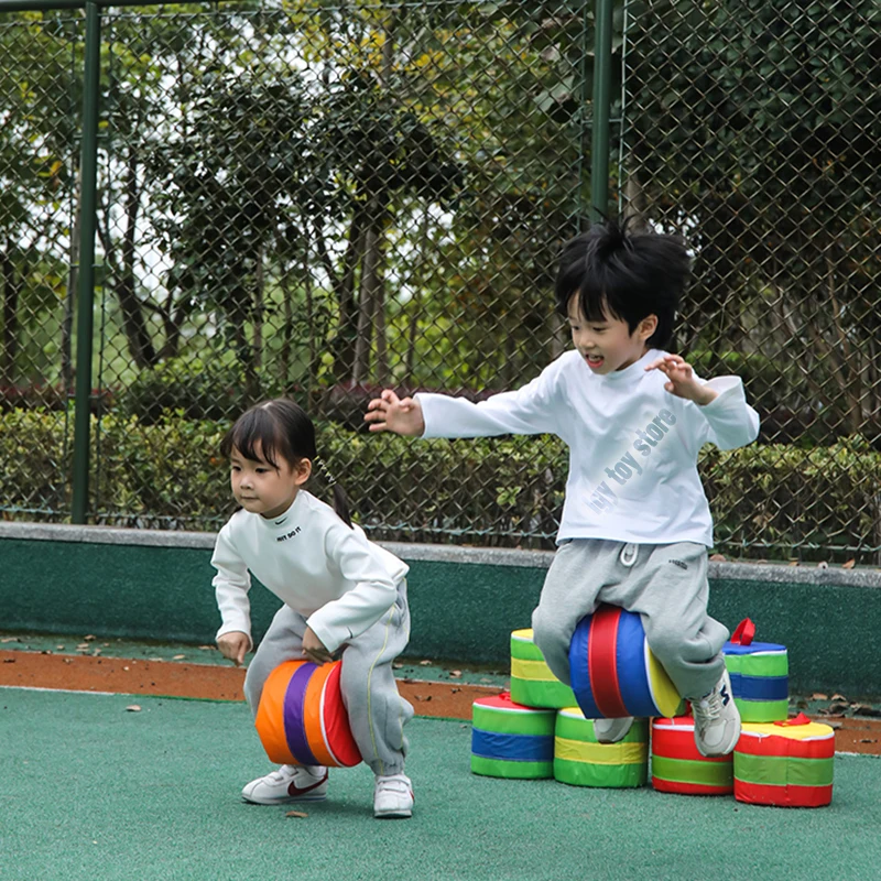 Rueda de arcoíris para jardín de infantes, estaca de ciruela multifuncional, sujeción de piernas para niños, salto de rana, transporte, equipo de adiestramiento al aire libre