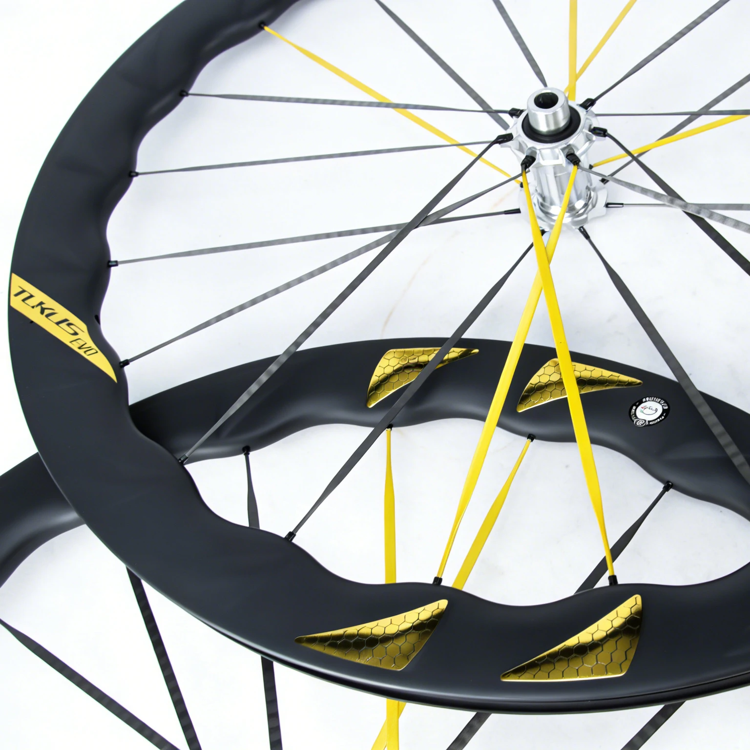 

Колесный комплект TUKUS BLUEFIN EVO из карбона, черно-золотые спицы, Ratchet 36T, карбоновые гоночные колеса 700C, дисковые тормоза, для шоссейного велосипеда