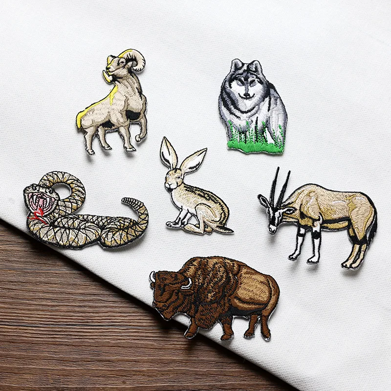One Piece Wolf Buffalo Forest Animals Stickerei-Patch, zum Aufbügeln mit selbstklebender Rückseite für Kleidertaschen zum Selbermachen