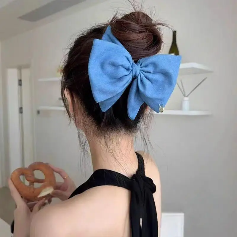 Artiglio per capelli con fiocco blu in denim dolce; Accessorio classico per coda di cavallo con clip di squalo per donna