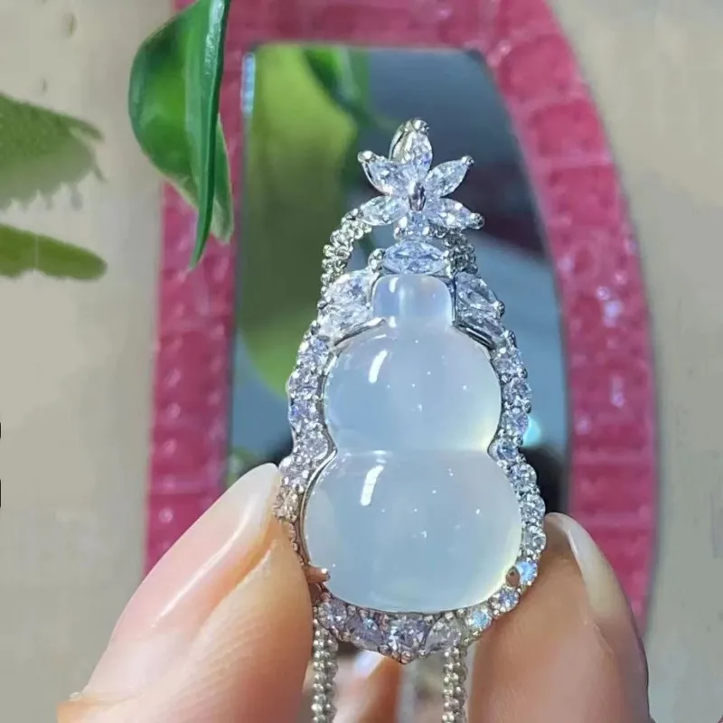 High Ice Permeable Whitening Chalcedony Gourd Pendant Fashionable Women's Model