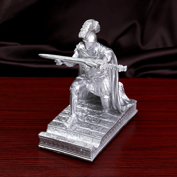 

Creative Roman Knight Executive Statue Ornament Living Room Office Desktop Bookshelf Home Decoration Pen Holder Styling Decorati