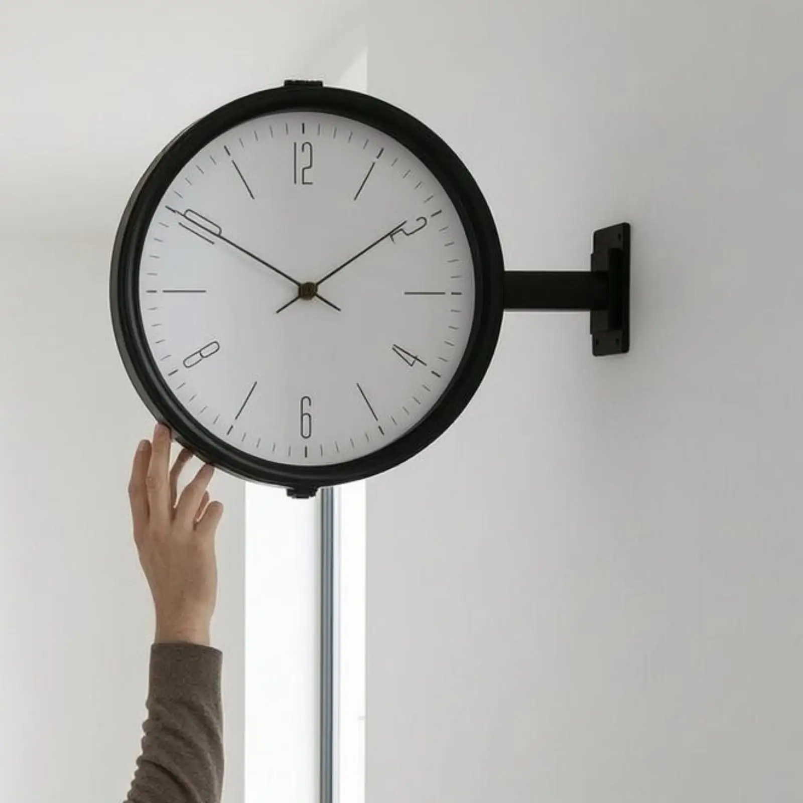 Double-Sided Wall Clock Side-Mounted Bracket Double Sided Wall Clock Horizontal Arm Timepiece