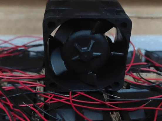 SUNON PMD1204PQB1-A DC 12V 8.6W 40x40x28mm 2 線式サーバー冷却ファン