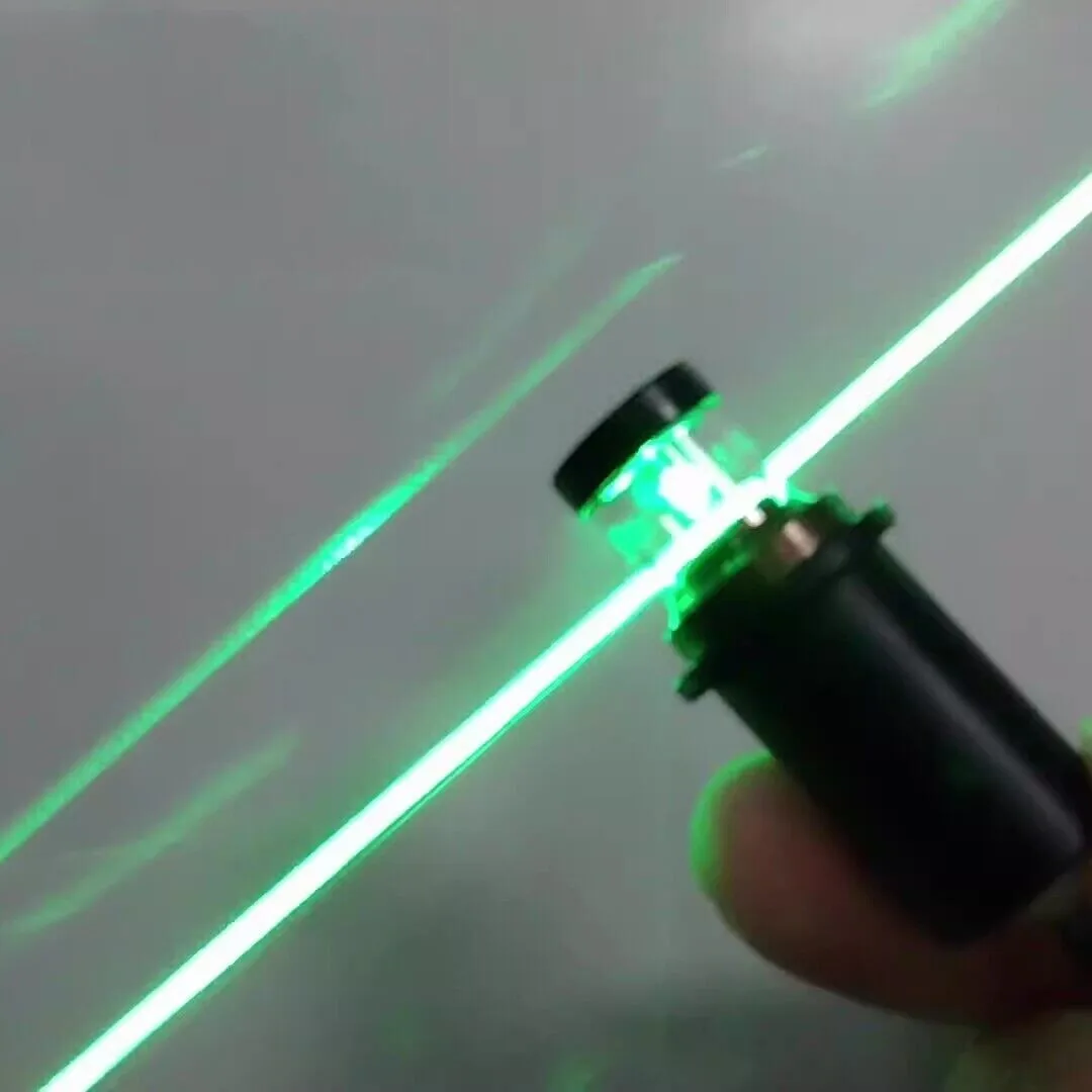 

Лазерный уровень 360° с зеленым лучом 520 нм 50 мВт для строительного позиционирования и измерений