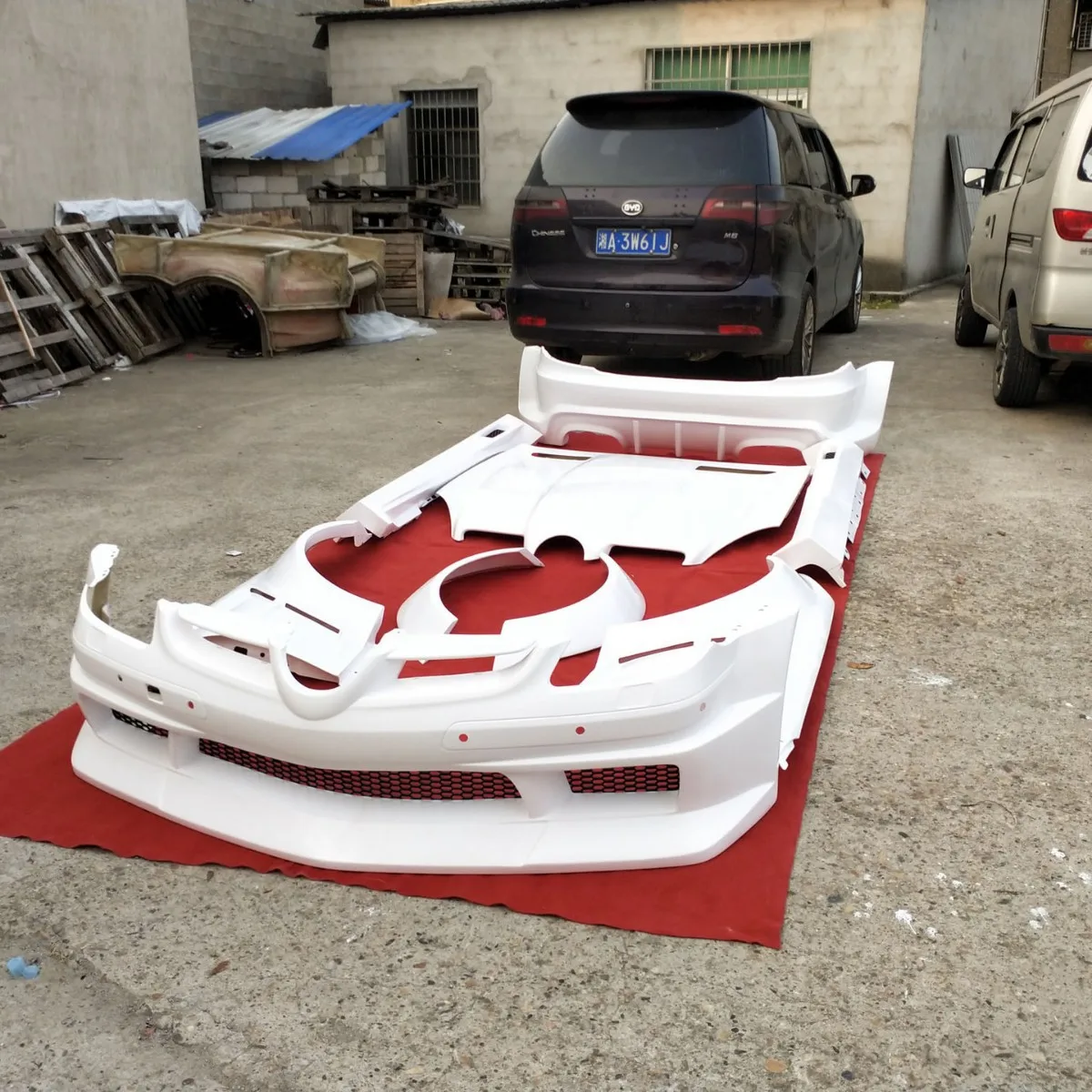 Auto parts for SLK R171 front bar rear bar side skirt front fender rear eyebrow resin fiber