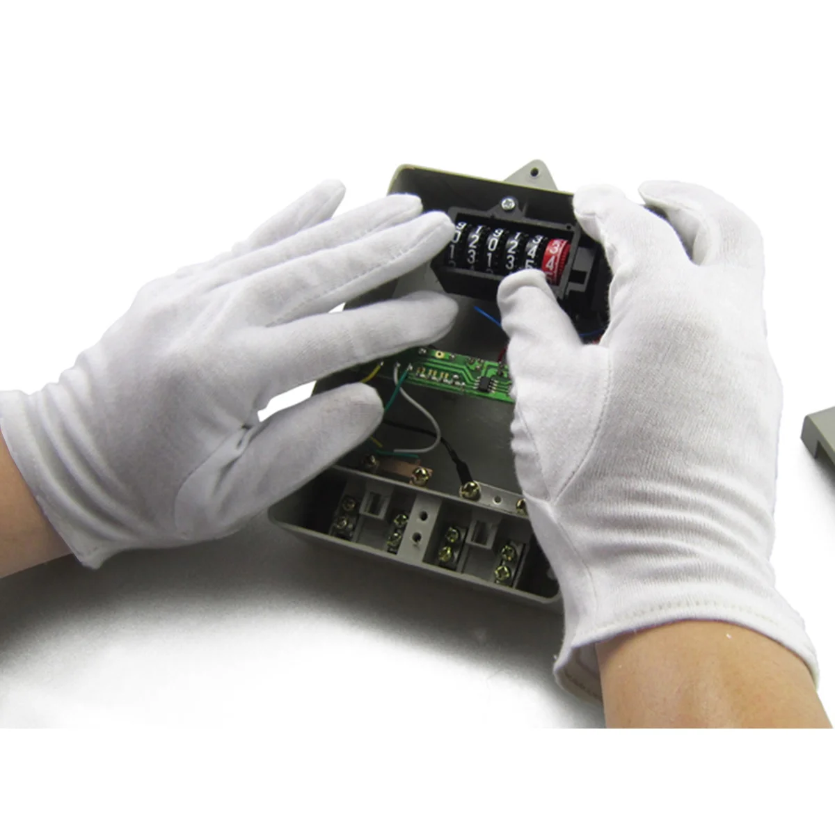 

8Pairs White Nylon Lightweight Gloves Protective Film Handling Gloves Anti Fingerprint for Slide Picture Coin Use