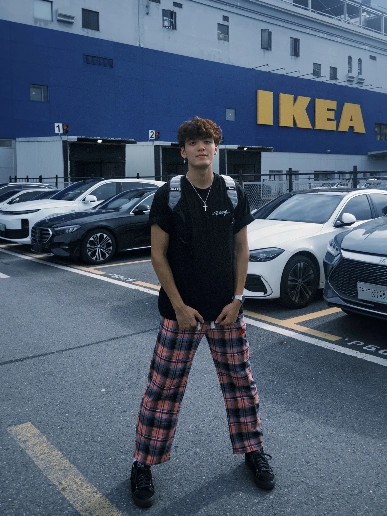 Pantalones de pierna ancha a cuadros rosas bordados Retro americanos, pantalones largos rectos holgados informales para las cuatro estaciones para hombre