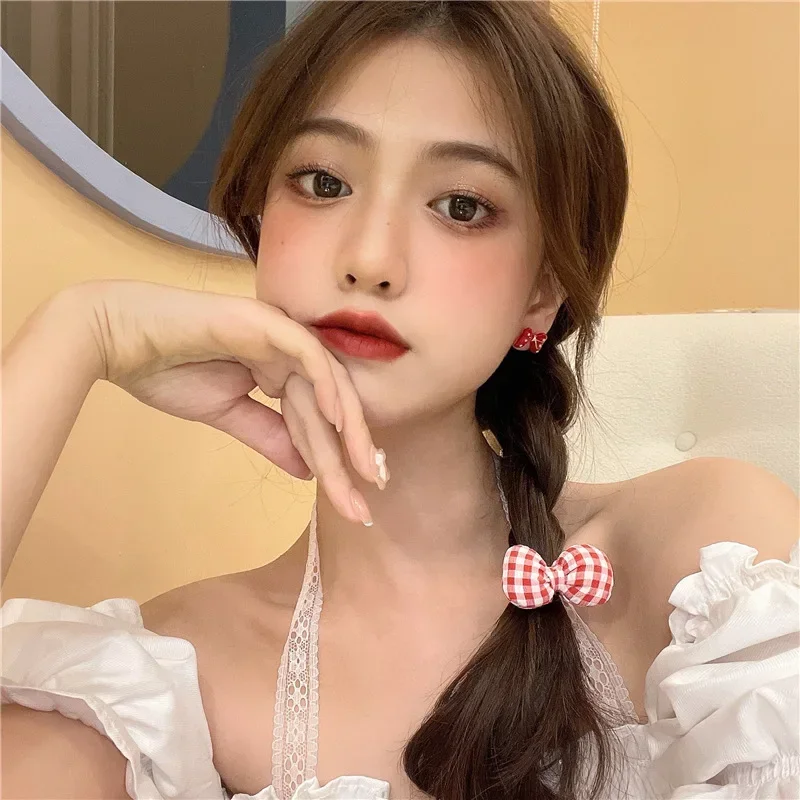 أقراط صغيرة لطيفة على شكل فيونكة للنساء والفتيات أقراط معدنية حلوة كورية لحفلات الزفاف مجوهرات عصرية هدية بالجملة