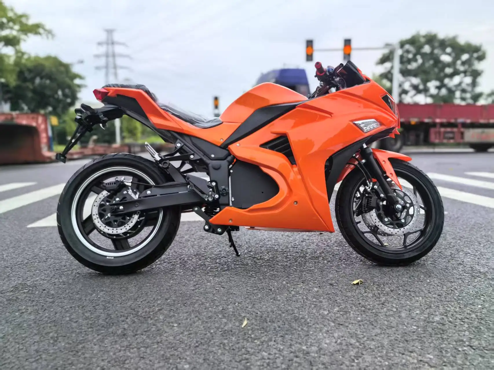 V6 High-Performance Electric Racing Motorcycle 10kW Hub Wheel Motor 72v 120ah Lithium Battery New 200km Range 180km/h Max Speed