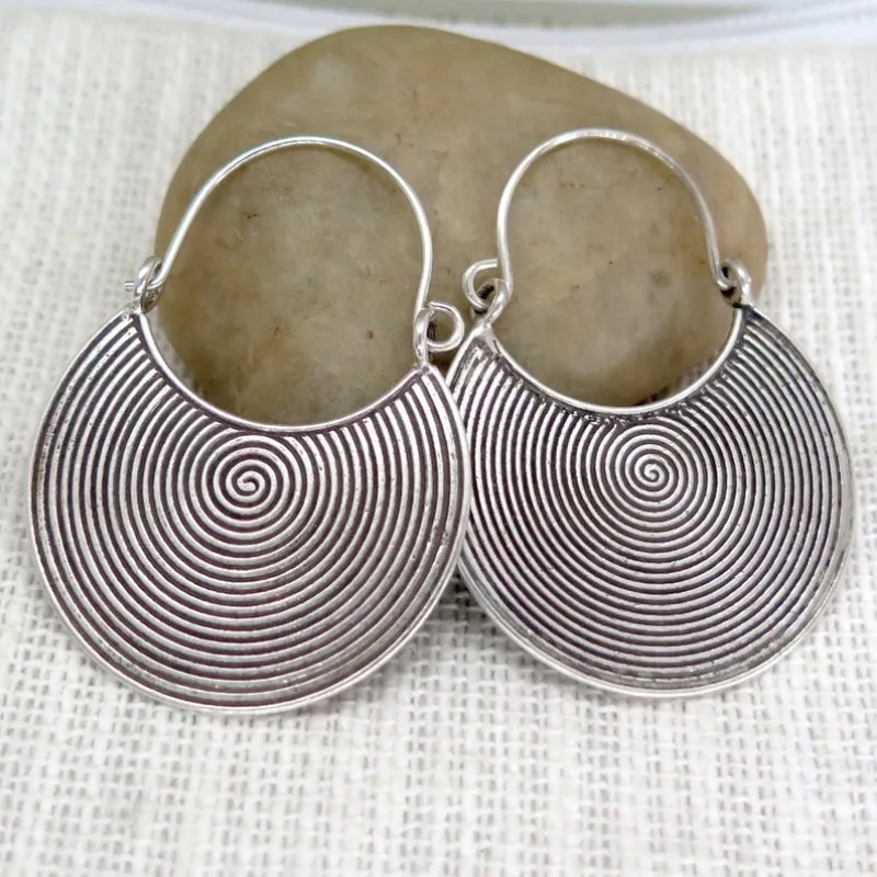 Pendientes colgantes de espiral geométrica tallados a mano estilo Art Nouveau para mujer, color plateado, metal, para uso diario, joyería de fiesta, regalo de aniversario.