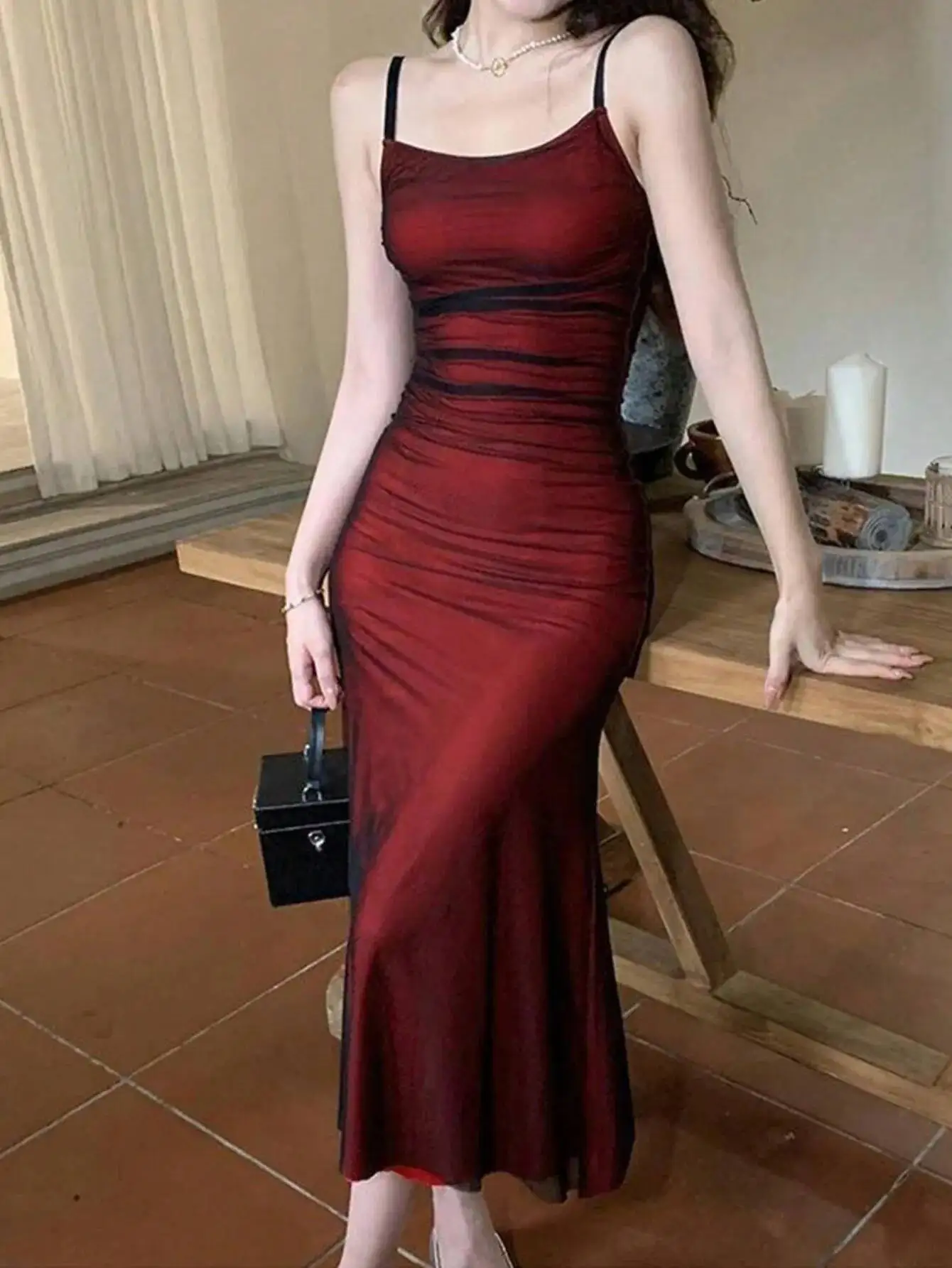 Elegantes Leibchen, rot, schulterfrei, ärmellos, Faltenrock für Damen, schmale Passform, langes Sommer-Strandurlaub-Partykleid