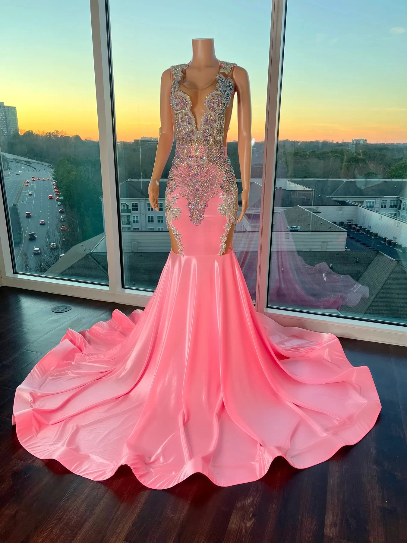 Pink Luxury Women Long Black Girls Prom Dresses Sparkly Mermaid Style Beaded Crystals Prom Party Gowns