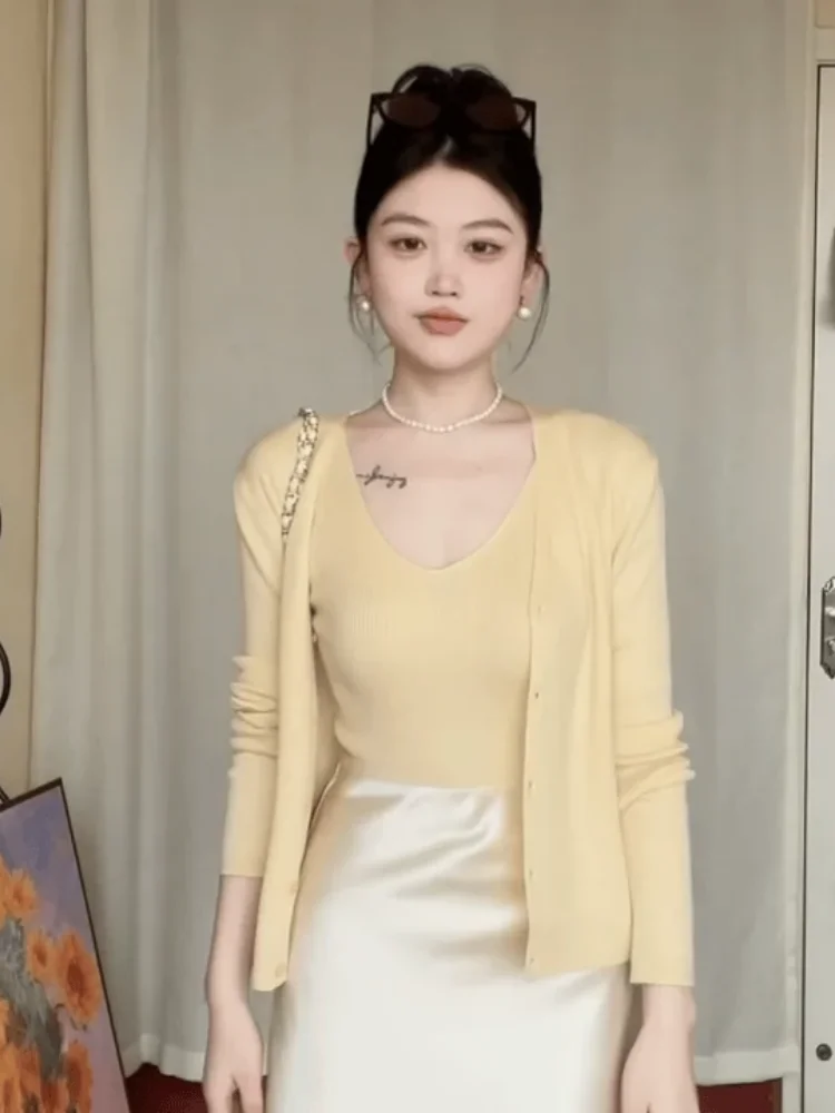 

Yellow Knitted Short Cardigan Women's Slim Fit Style Early Autumn New Fashion Simple Design Long Sleeve Button up Top