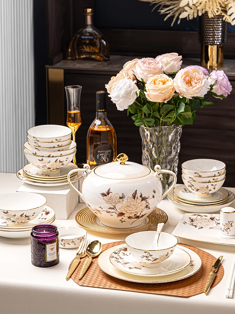 

Luxury Bone China Plants and Flowers Tableware Set with Chinese-style Bowls and Dishes for Home Use