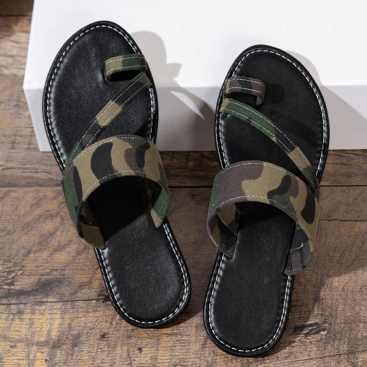 شبشب بنمط مموه عند أصابع القدم: أنيق، مريح، سهل الارتداء ومريح