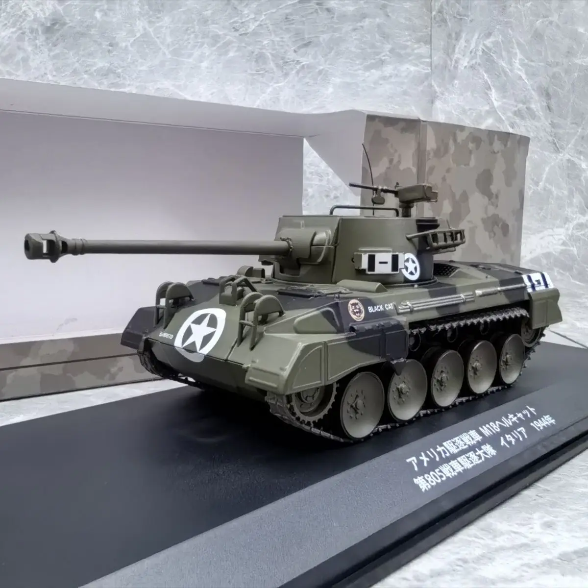 

Модель танка M18 1944 года в масштабе 1/43 (основной корпус из сплава + пластиковые детали)