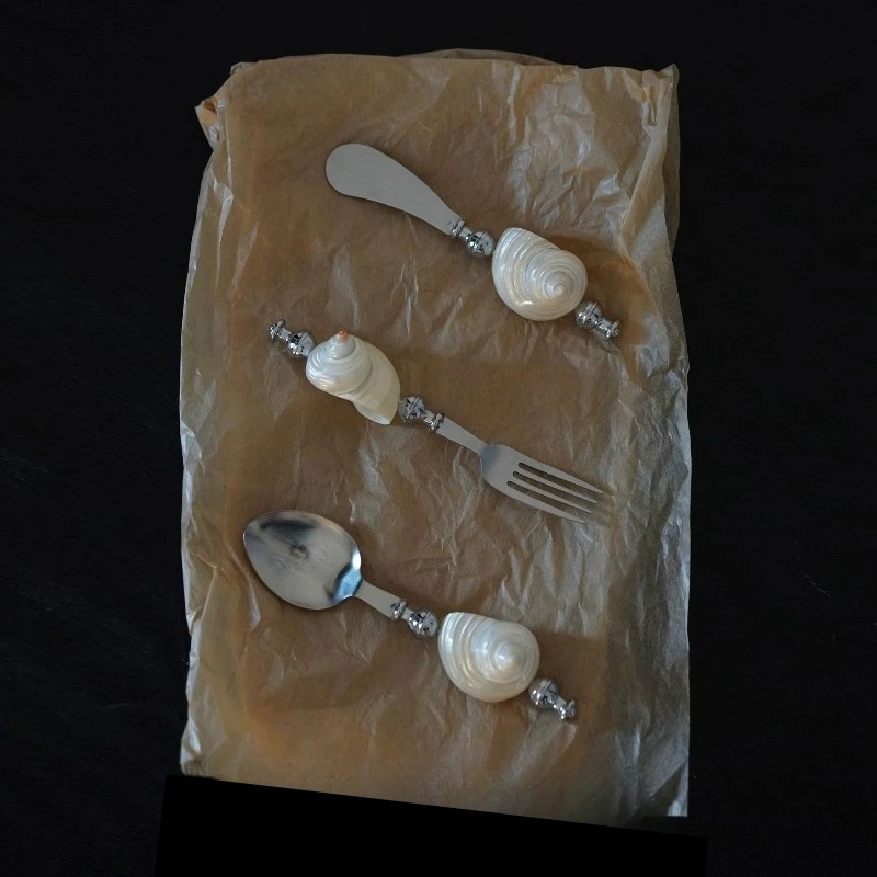 

Original Design Practical Moonlight Pearl White Conch Stainless Steel Fork Spoon Butter Knife Set Tableware Creative Niche Gifts