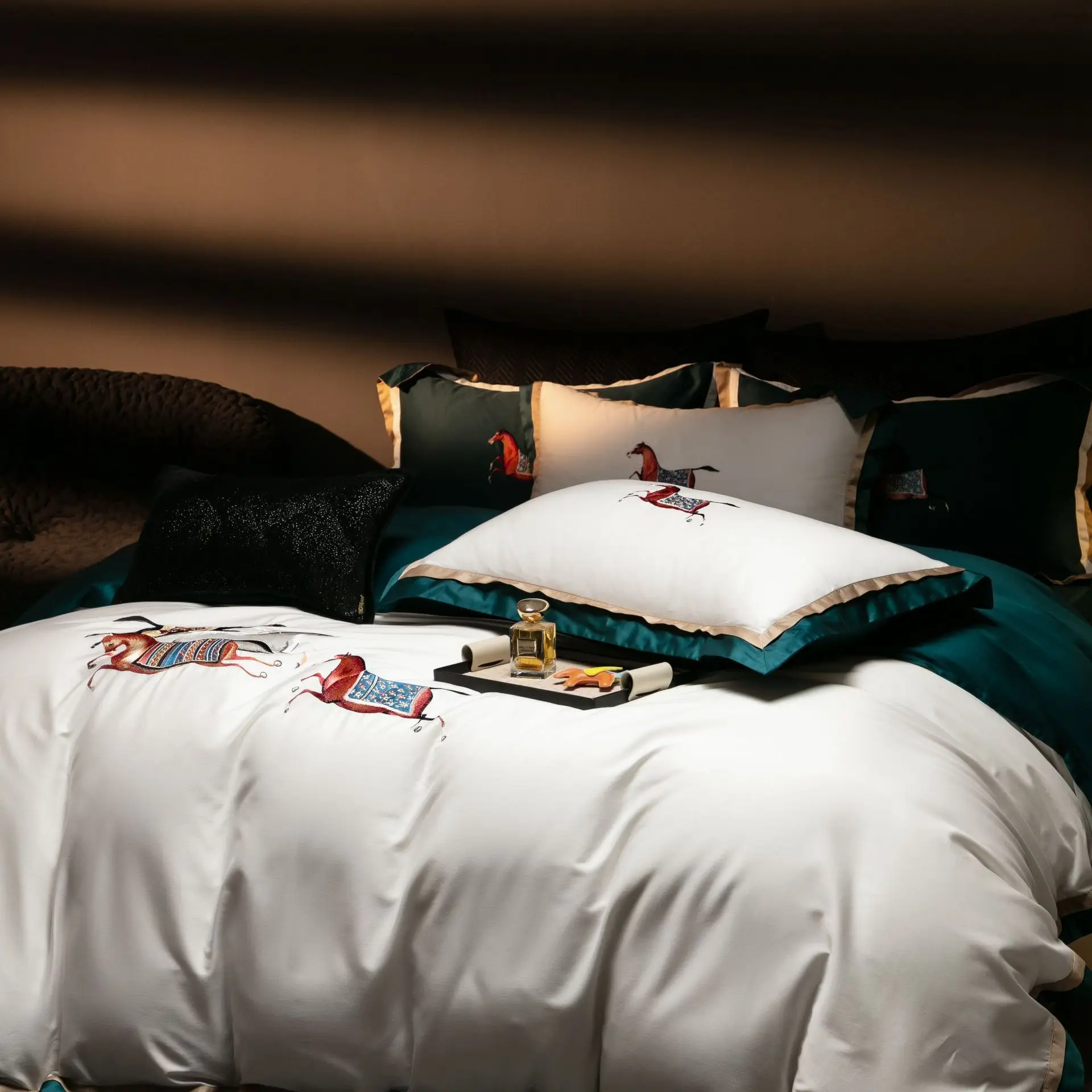 Luxury 1000TC Satin  Egyptian Cotton High-end Galloping Horse Embroidery Bedding Set Duvet Cover Set Bed Sheet Pillowcases