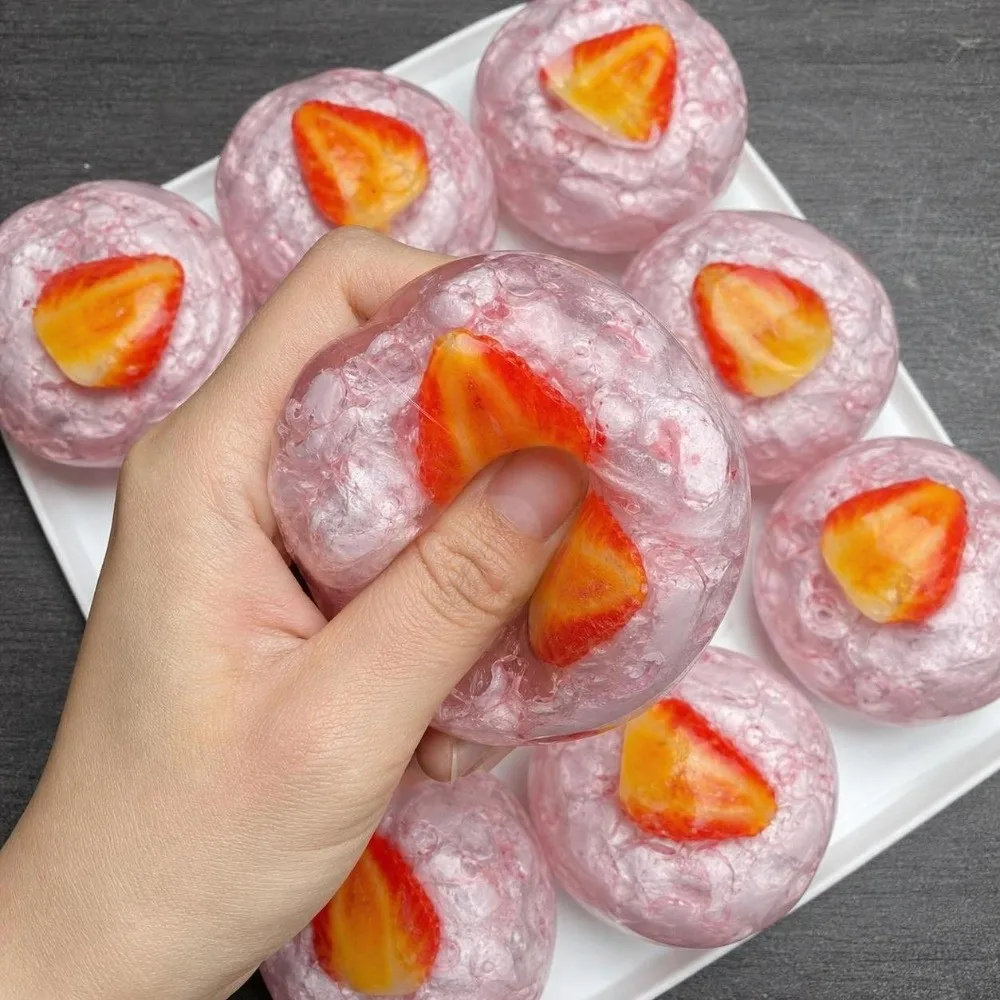 Crunchy Strawberry Squeeze Ball Moldable Soft Strawberry Pinch Anxiety Relief Sound Effects Crackling Fruits Squishy Ball