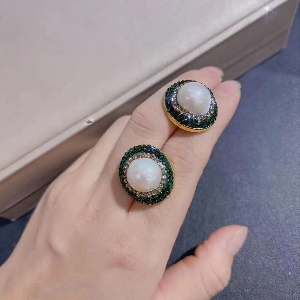 

Natural Baroque pearl stud earrings, French romantic fashion trend inlaid with Czech color-preserving electroplated jewelry