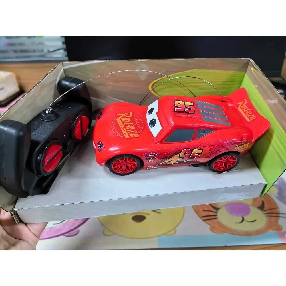 Nieuwe Pixar Cars 3-afstandsbediening elektrische auto Afstandsbediening speelgoedauto Lightning Mcqueen Cruz Ramirez Jackson Storm Car Toy Kids