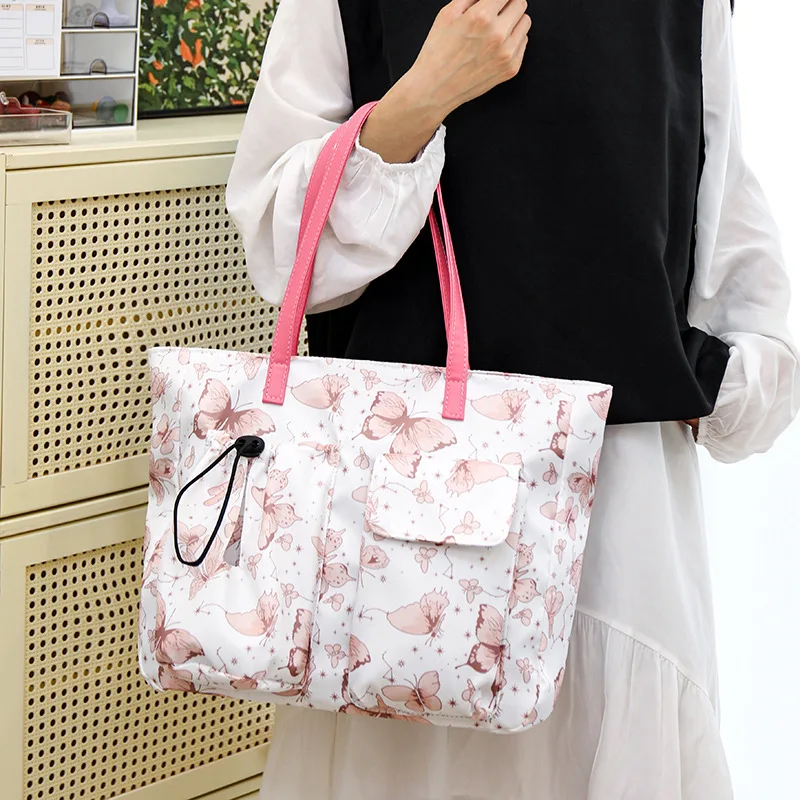 فراشة طباعة حقيبة كتف نسائية سعة كبيرة 2025 صيف جديد النمط الأدبي حقيبة كتف طالب دراسة حمل حقيبة