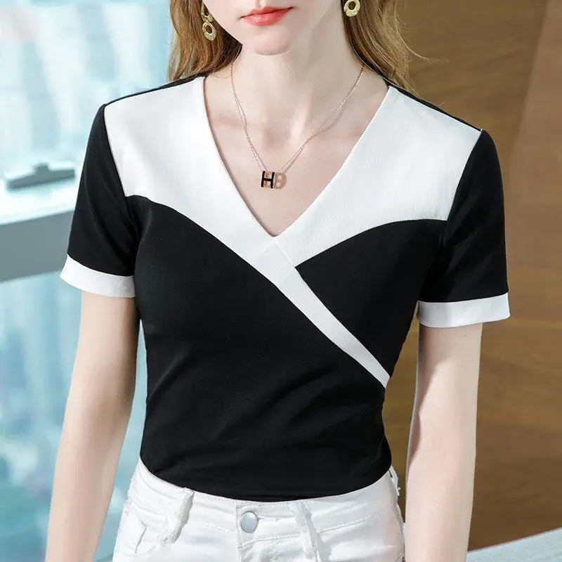 Fashion Temperament Simple Versatile Korean Black White Panelled V-neck Short Sleeved T-shirt Women\'s Summer New Slim Thin Top