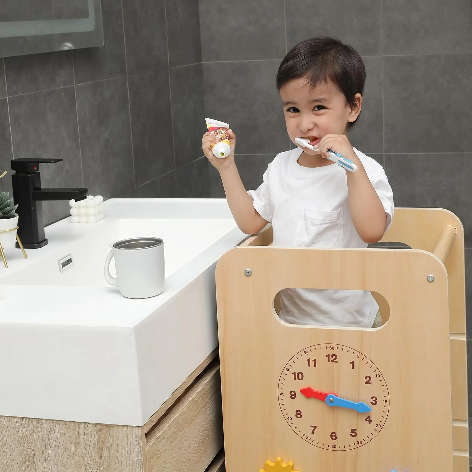 Torre para niños pequeños 4 en 1, taburete de cocina para niños pequeños, torre de pie ajustable para encimera de cocina con tobogán, pizarra, Montesso