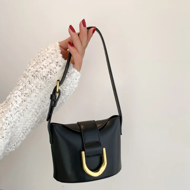 

Маленькая квадратная сумка с металлической пряжкой, модная простая мини-сумка для хранения мобильного телефона, усовершенствованный универсальный кошелек для монет, женская сумка через плечо