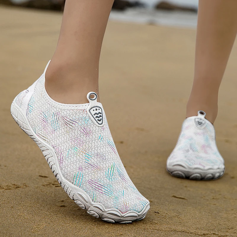 

Men Women Beach Aqua Shoes Outdoor Slip on Swimming Diving Shoes Quick-drying Barefoot Beach Water Shoes Couple Fitness Sneakers