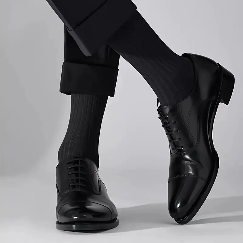 7 paia di abiti da uomo d'affari abiti formali calzini a tubo medio comodi e traspiranti che assorbono il sudore calzino casual universale per tutte le stagioni