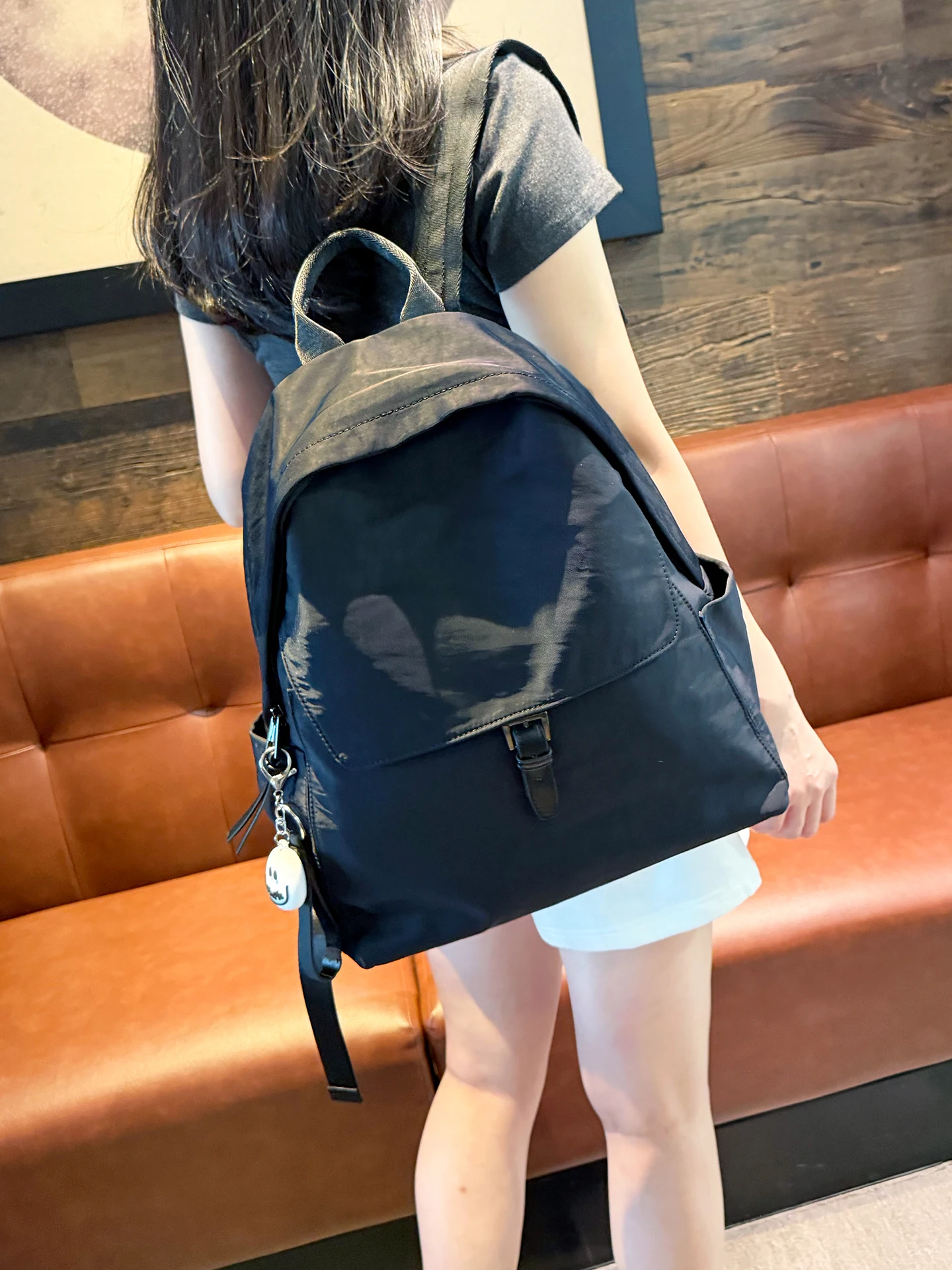 stylish-large-capacity-minimalist-women's-backpack-black-lightweight-waterproof-flip-cover-commuter-casual-travel-bag-trendy