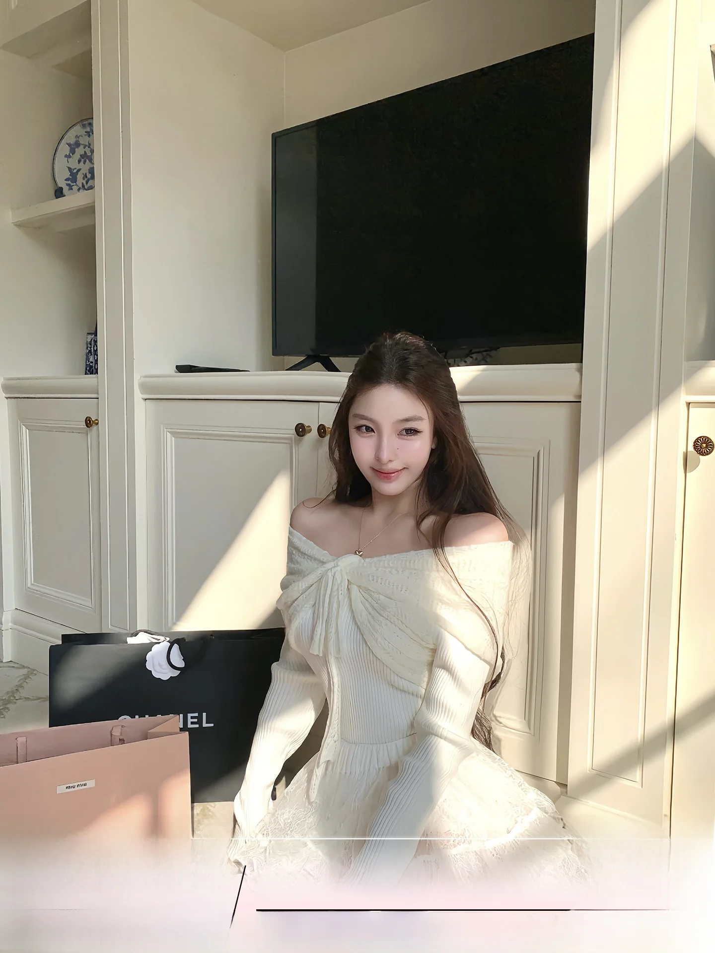 

White Lace Knot Hollow out Knitted Top Women's Faion Soft Knitwear oulder Bared Embellied Ciwalk Suit