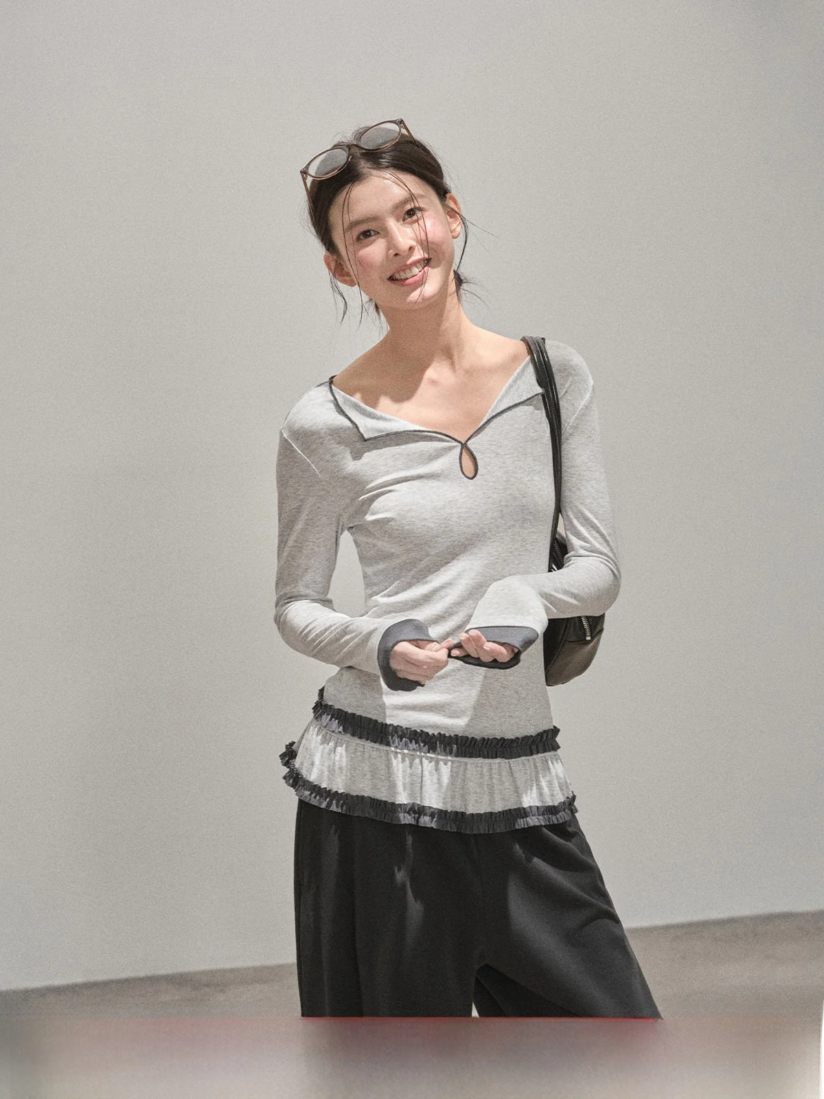 

Slim Fit Long Sve V-Ne T-irt Women's Faionable oulder Line Chiffon Hem Top for Autumn Season ey Color