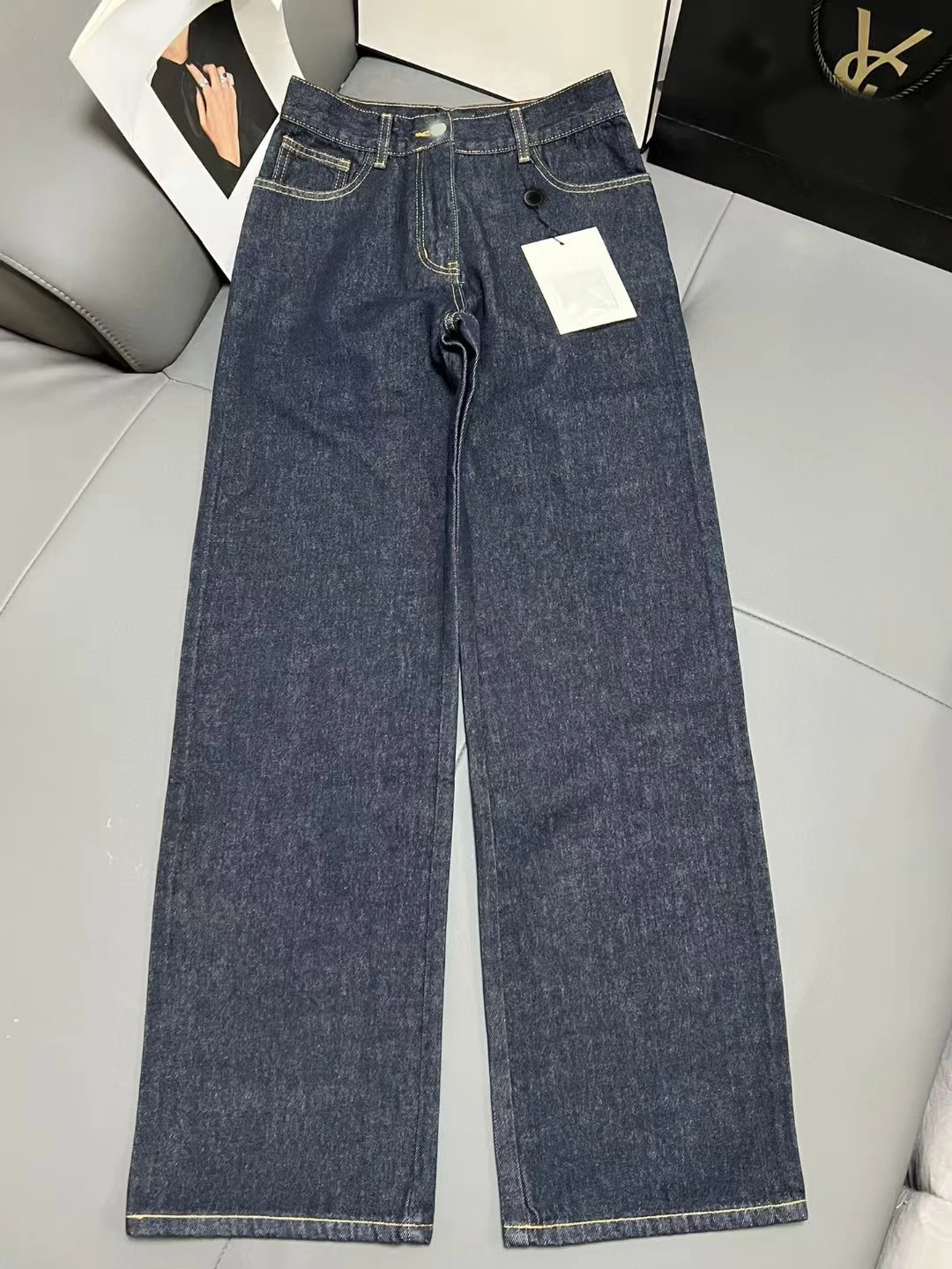 

2025 New Spring and Summer Original Color High-Waist Straight-Leg Jeans for Women – Flattering Fit, Leg-Lengthening Effect