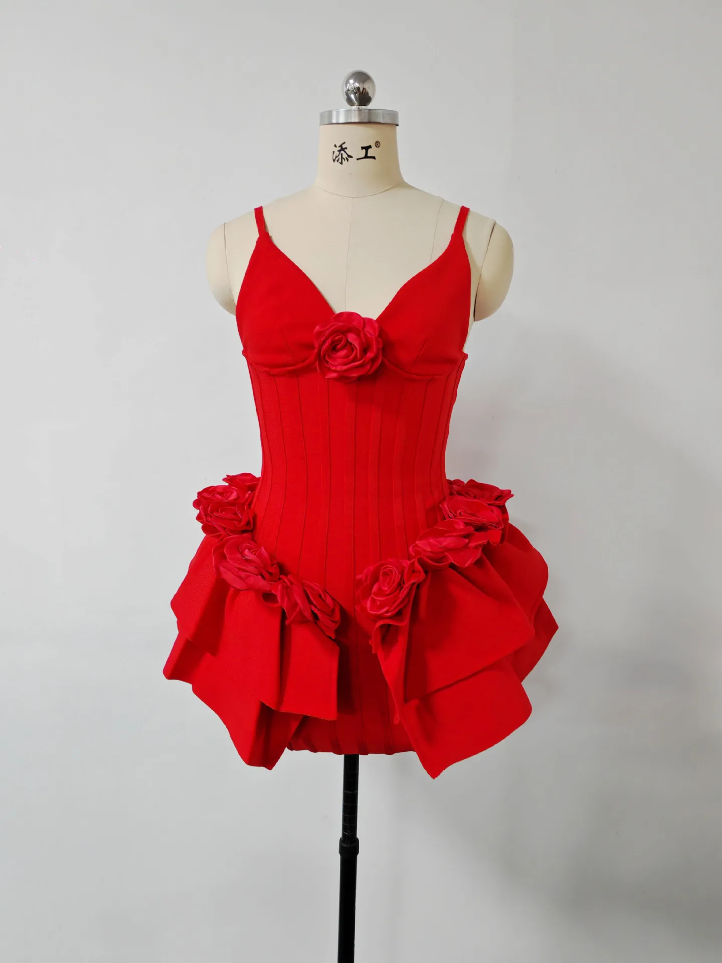 Colore rosso donna senza maniche floreale sexy scollo a V aderente mini abito dalla fasciatura discoteca festa celebra l'abito da sposa di Natale