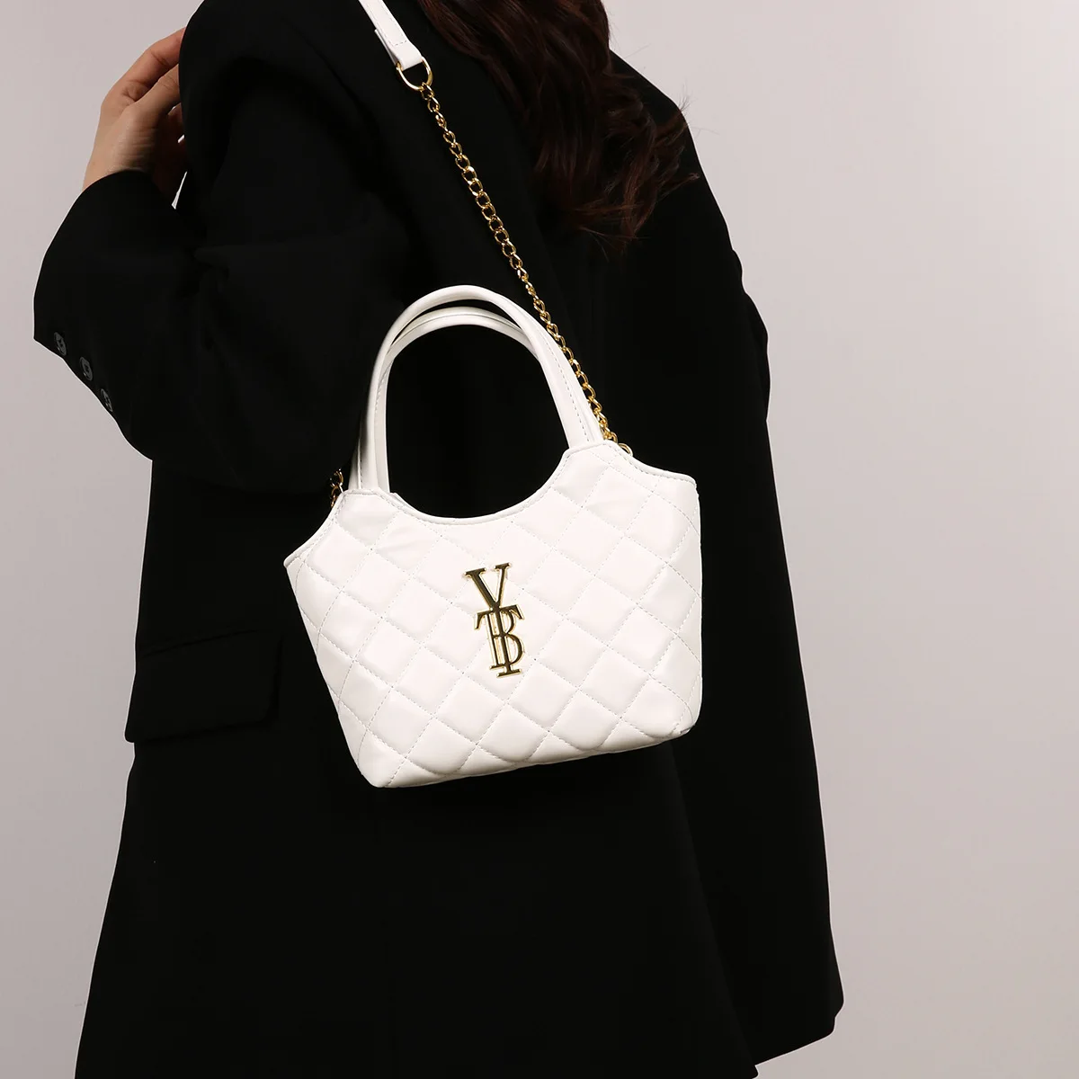 حقيبة كروس مبطنة فاخرة للنساء 2025 حقيبة كتف جديدة متعددة الاستخدامات، حقيبة يد جلدية عالية الجودة لجميع المناسبات