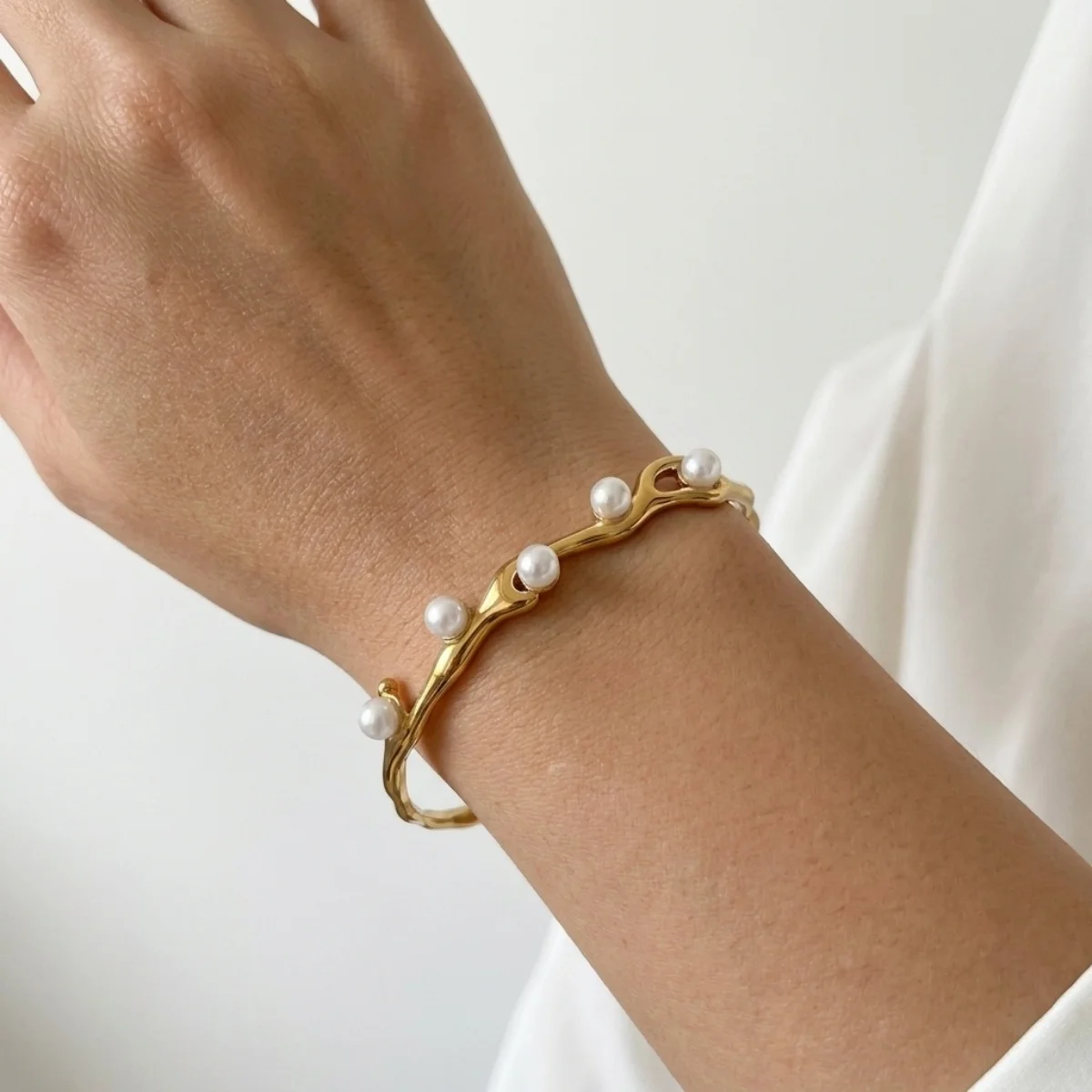 Vintage-Armreifen aus Edelstahl mit simulierten Perlen und Wellenmuster für Damen und Herren, bunter Zirkon-Stern, Liebesherz, gedrehter Armreif, Schmuck – Detail 17