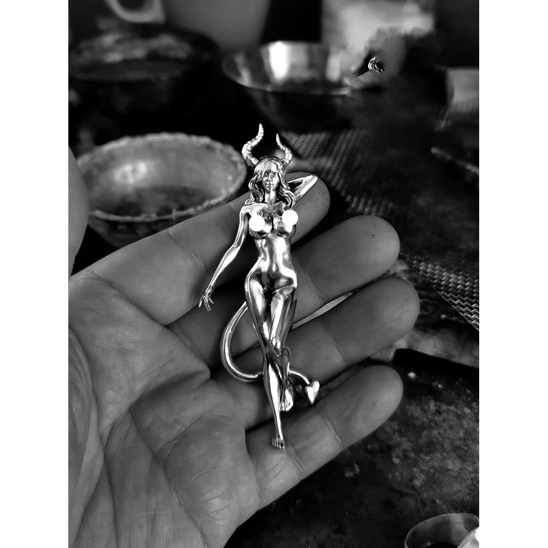 

Original Handcrafted Beauty Devil Pendant Necklace Personalized Trendy Niche Fashionable Exquisite Jewelry Succubus 2025 chains