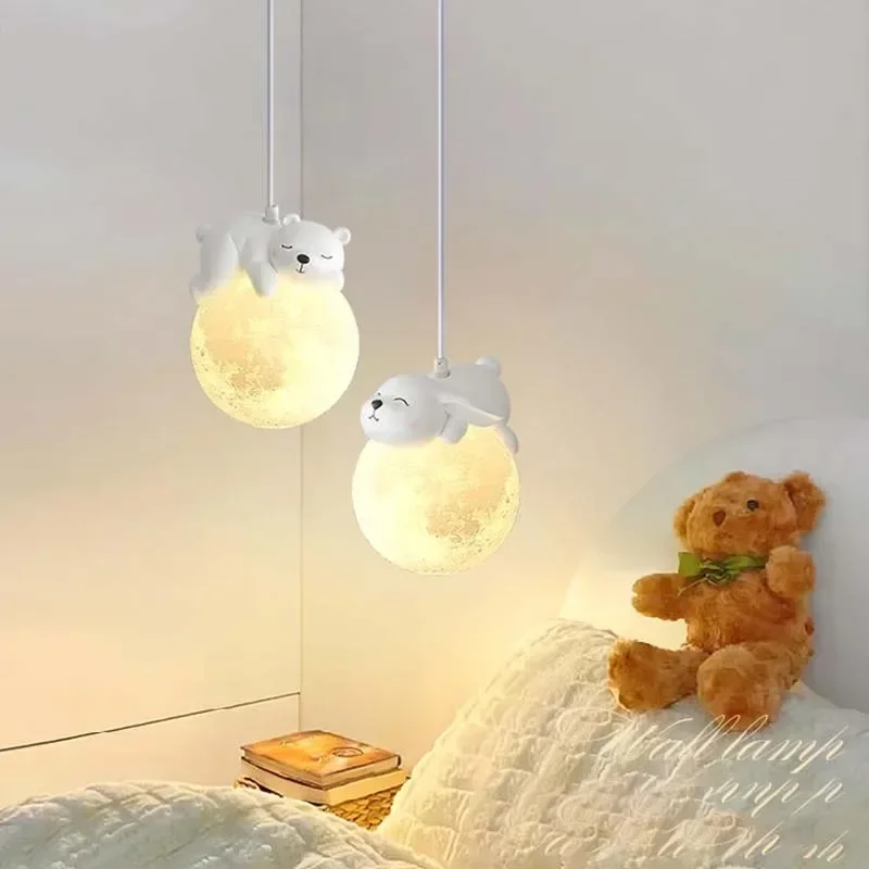 北欧風の小さなクマのledペンダントライト。かわいいウサギのデザインで、ダイニングルーム、子供部屋、ベッドサイドなど、お部屋のインテリアとして吊り下げて使用できます。