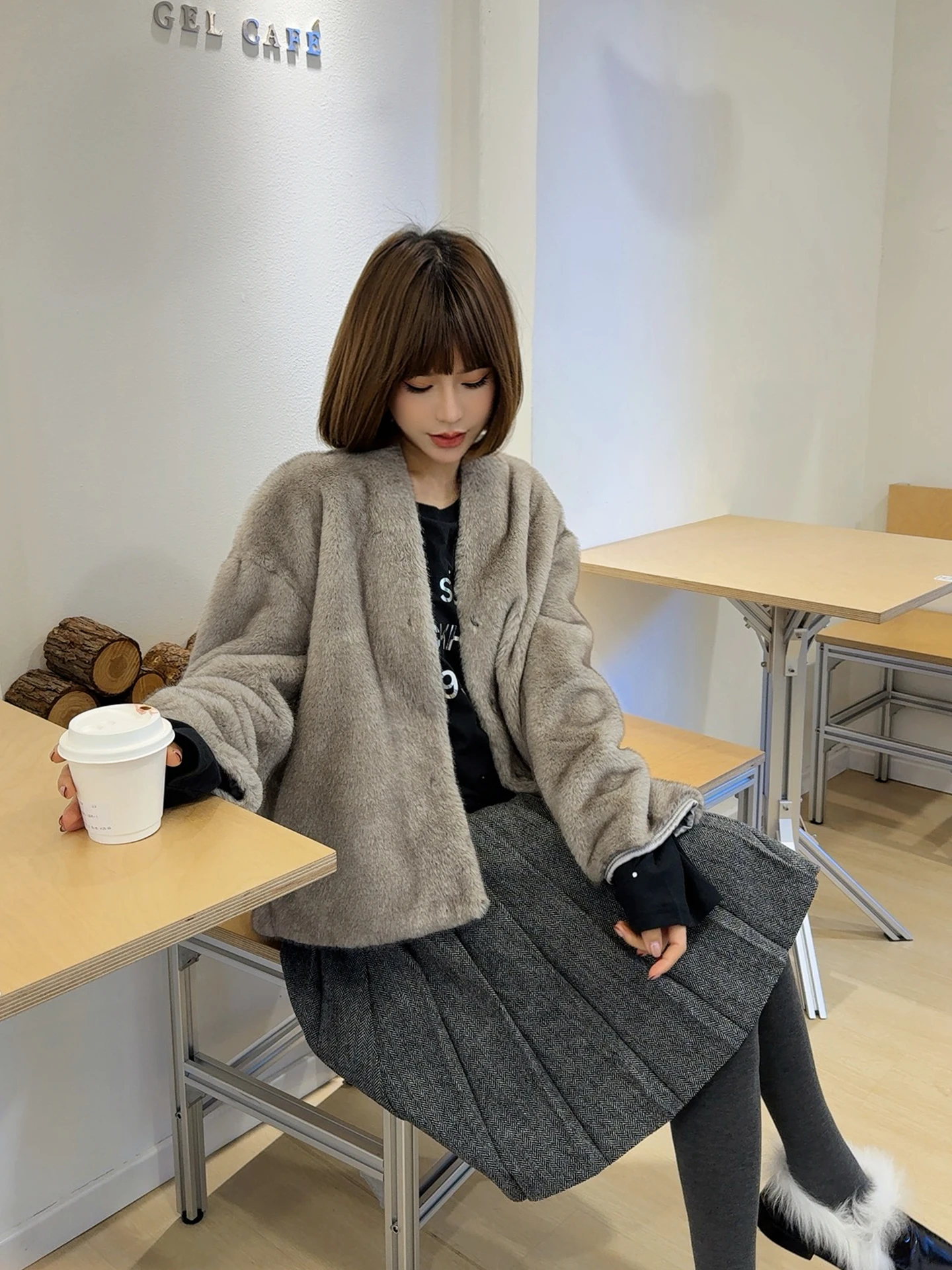 Giacca in Ecopelliccia di Coniglio V-ne, Materiale Originale Asbr, Cappotto in Pelle Ecologica per Donna, Nuova Collezione Primavera