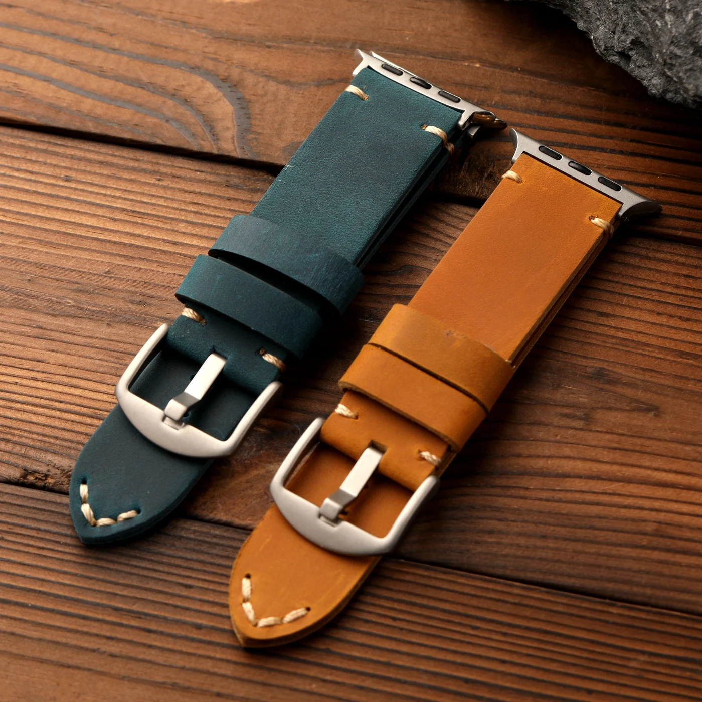 Handgefertigtes Armband aus Rindsleder der obersten Schicht, kompatibel mit Apple Watch 49mm, 46mm, 45mm, 44mm, weiches Lederarmband. Blau und gelb im Retro-Stil
