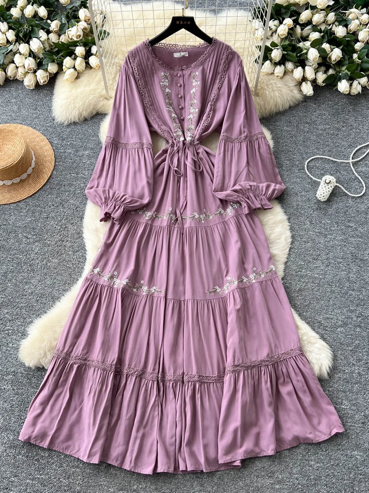 Vestido Longo F com Cinto, Manga Lanterna, Estilo Coreano, com Bordado em Renda Pesada e Efeito Emaecedor