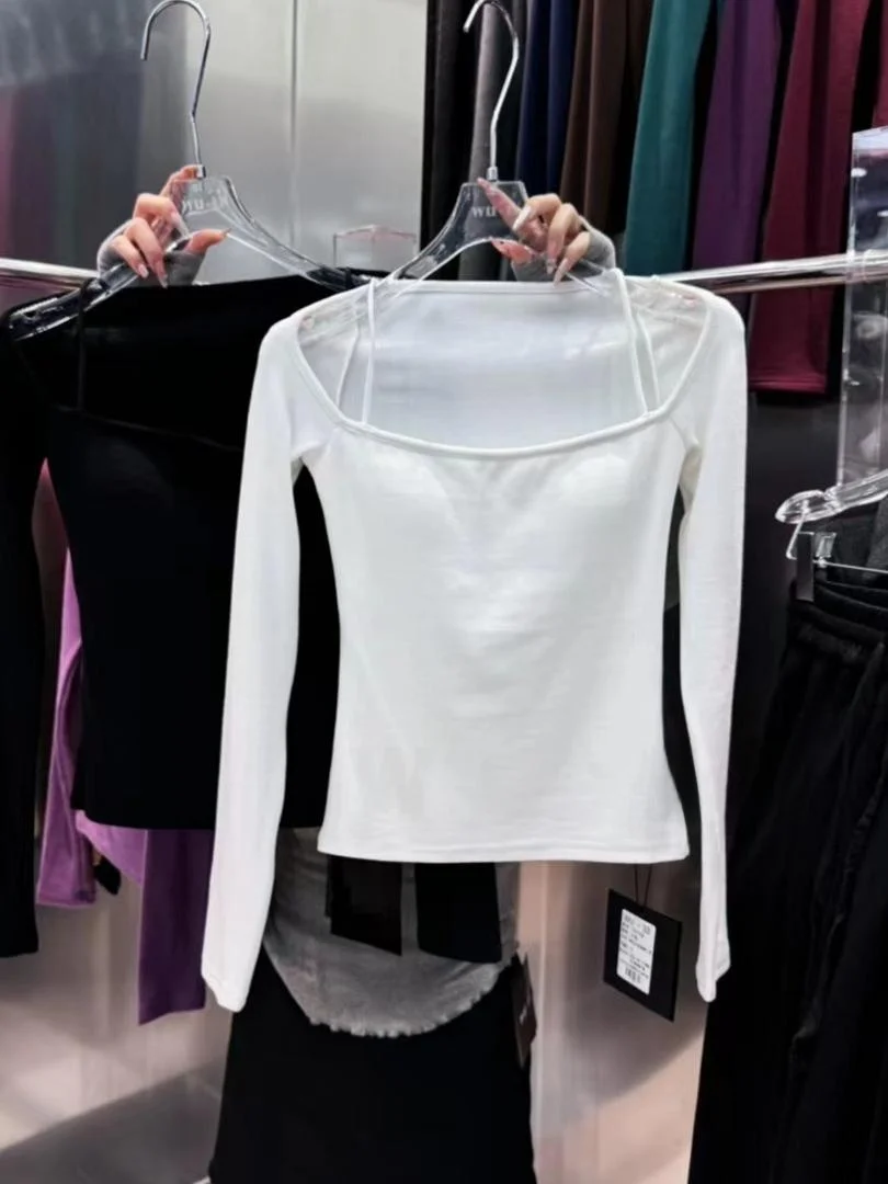 Sexy fino ajuste vermelho oulder barrado longo sve camiseta doce e picante design na moda baixo corte casual wear para jovens