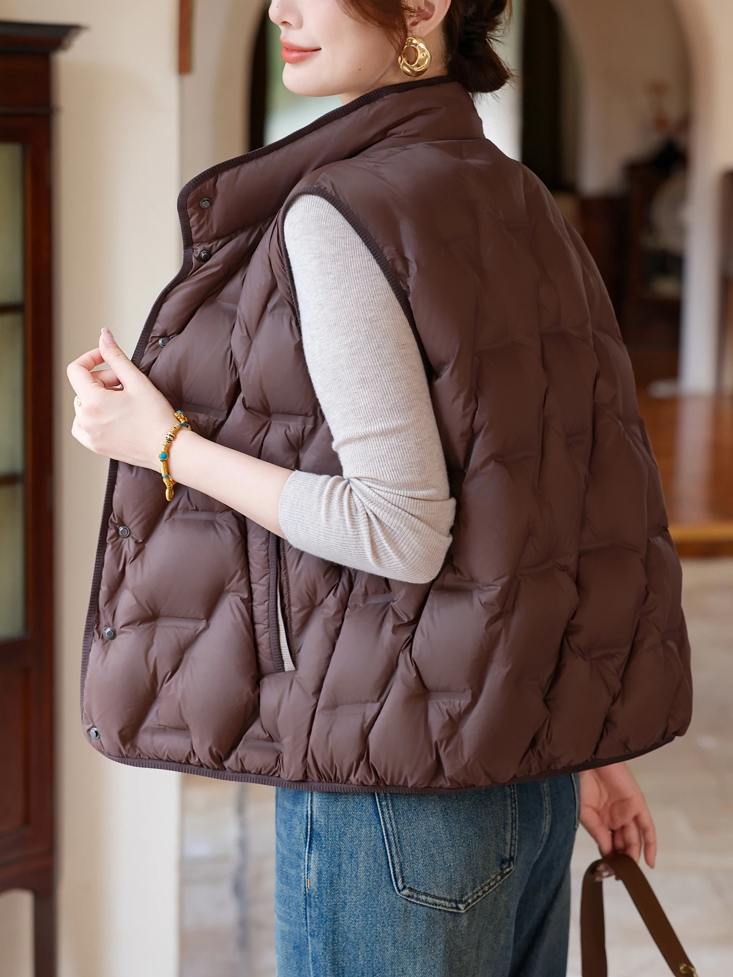 

Молодежный пуховый жилет-куртка, верхняя одежда, зимнее пальто для мам, новинка 2026 года, повседневный дизайн с цветовыми блоками, застежка на одну пуговицу